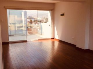 MODERNO Y AMPLIO DÚPLEX DE LUJO EN CAYMA BAJA!!