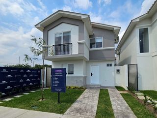 Foto 1 de Venta de casa Ria 3 dormitorios en Casa Laguna- Floreana cerca del Riocentro Dorado y Plaza Batan, La Aurora Daule