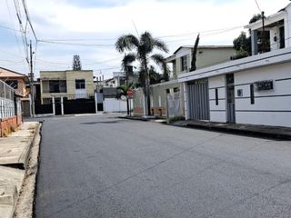 Venta de casa de dos plantas en Barrio del Seguro sur de Guayaquil