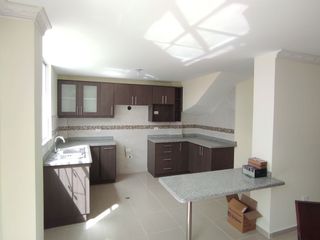 ✅VENDO CASA 2 PISOS CON TERRAZA APLICA CRÉDITO VIP. (MONSERRAT DE CONOCOTO)