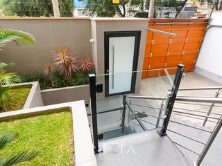 Venta de Flat de 108mt² mas cochera en Av. Higuereta cuadra 4 - Surco