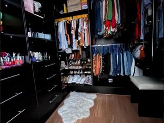 Departamento de venta sector González Suárez.  3 dormitorios, terrazas