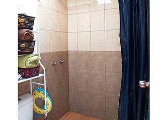 CALDERÓN / VENDO CASA SECTOR LUZ Y VIDA NORTE DE QUITO