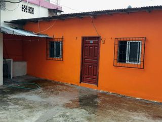 Foto 14 de casa con locales de venta en manta zona centro