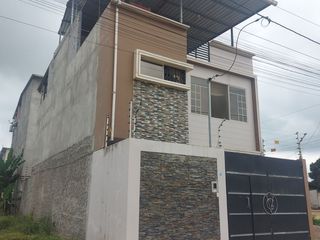 Foto 2 de En La Parroquia El Cambio Se Vende Linda Casa Independiente Amplia de 3 Dormitorios