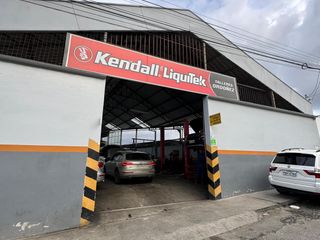 Mecánica con departamento en venta en Loja