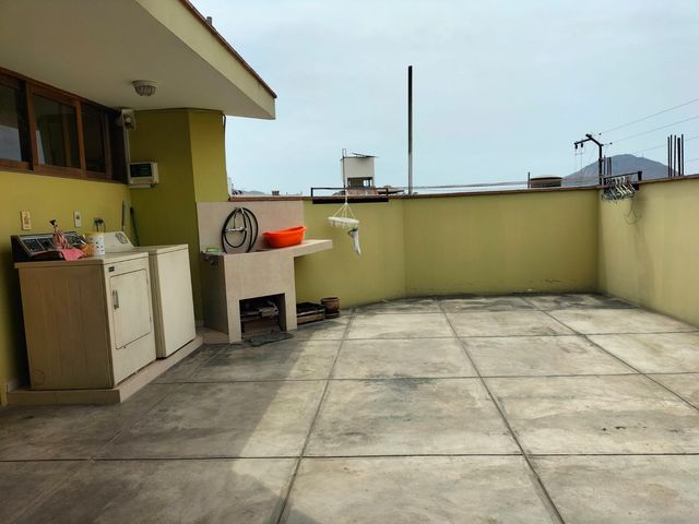 Hermosa casa en venta en Las Lomas de La Molina Vieja.!!