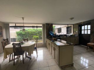 Foto 18 de CASA DE VENTA EN EL BOSQUE: UBICACIÓN ESTRATÉGICA, PARA USO COMERCIAL O RESIDENCIAL 340 M2, $350.000