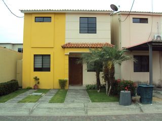 Foto 1 de Casa de venta en Urbanización Milann,4 dormitorios, Vía a Salitre.