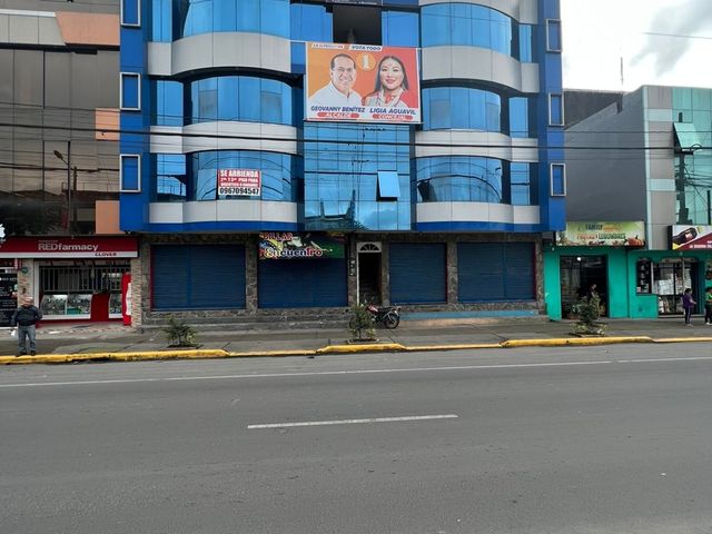 Se vende o se arrienda edificio comercial cerca al terminal terrestre de Santo Domingo