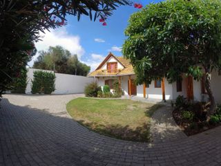Preciosa Casa, con Dormitorio en Planta Baja en San Antonio de Pichincha