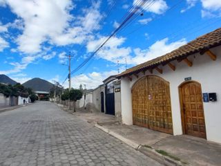 Amplia Casa en Venta en San Antonio de Pichincha