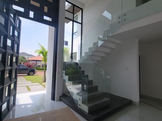 Foto 2 de En venta lujosa y moderna casa en Proyecto, Isla Mocolí, Samborondón