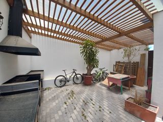 MODERNA CASA EN VENTA 2 PISOS TUMBACO CERCA A LA RUTA VIVA