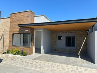 Foto 1 de Casa para estrenar en conjunto Terra en barranquilla de 1 nivel y 3 habitaciones cada una con baño