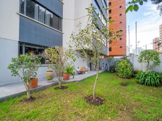 Departamento en venta, con jardín privado, Gonzalez Suarez y Coruña