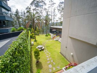 Departamento en venta, con jardín privado, Gonzalez Suarez y Coruña