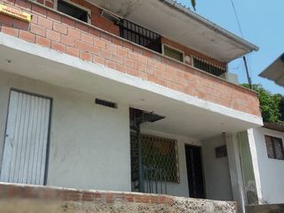 VENDO CASA CON 3 APTOS Y  2 APARTA ESTUDIOS, MONTEBELLO CALI OESTE