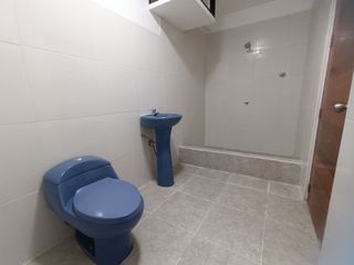 Foto 12 de Venta De Hermoso Departamento En Piso 3 En Plena Avenida - Urb. Esmeralda II