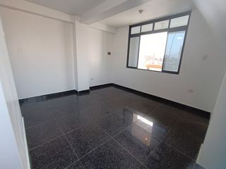 Foto 5 de Venta De Hermoso Departamento En Piso 3 En Plena Avenida - Urb. Esmeralda II