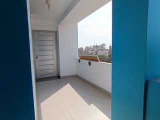 Foto 2 de Venta De Hermoso Departamento En Piso 3 En Plena Avenida - Urb. Esmeralda II