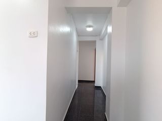 Foto 9 de Venta De Hermoso Departamento En Piso 3 En Plena Avenida - Urb. Esmeralda II