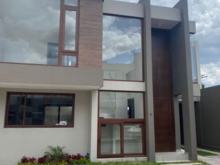 Casa de venta en Cumbaya en conjunto