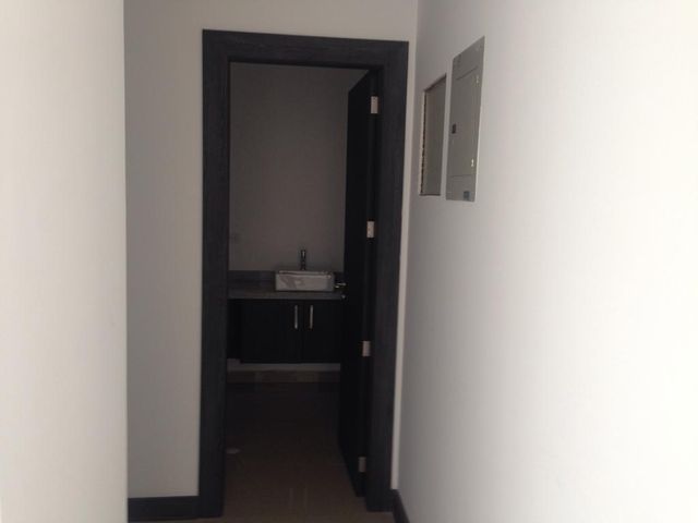 Oficina en Venta en  Edificio Signature ubicado en la República y Rumipamba, Norte de Quito.