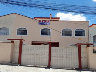 SIN ENTRADA, 100% BIESS, Casa de venta con 3 dormitorios, dos parqueaderos, mas terraza con proyección a construir, patio, Calderón, Quito