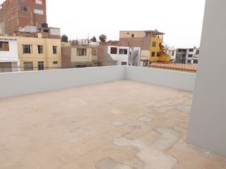 Foto 33 de Casa de 2 pisos más azotea, jardín interior, 5 dormitorios
