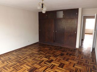Foto 21 de Casa de 2 pisos más azotea, jardín interior, 5 dormitorios
