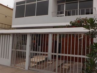 Foto 13 de Casa de 2 pisos más azotea, jardín interior, 5 dormitorios
