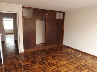Foto 24 de Casa de 2 pisos más azotea, jardín interior, 5 dormitorios