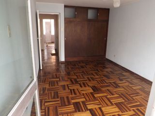 Foto 18 de Casa de 2 pisos más azotea, jardín interior, 5 dormitorios