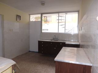Foto 4 de Casa de 2 pisos más azotea, jardín interior, 5 dormitorios