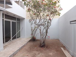 Foto 6 de Casa de 2 pisos más azotea, jardín interior, 5 dormitorios