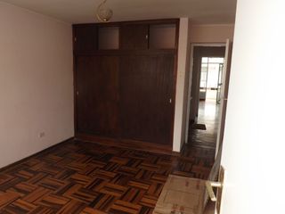 Foto 26 de Casa de 2 pisos más azotea, jardín interior, 5 dormitorios