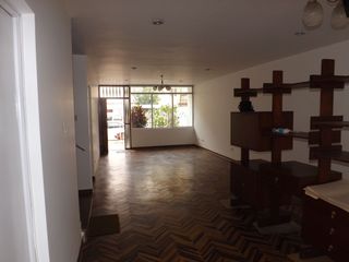 Foto 2 de Casa de 2 pisos más azotea, jardín interior, 5 dormitorios