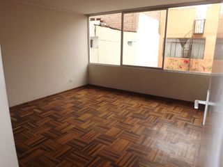Foto 23 de Casa de 2 pisos más azotea, jardín interior, 5 dormitorios