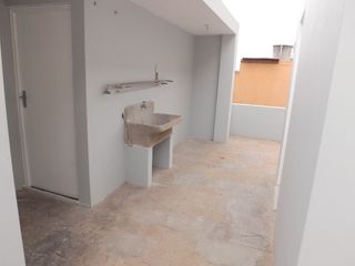 Foto 34 de Casa de 2 pisos más azotea, jardín interior, 5 dormitorios