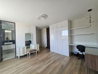 LUJOSA  CASA EN VENTA - SACHACA