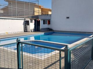 CAPELO, amplia casa de 3 dormitorios en conjunto, piscina, sauna, turco, patio y 2 estacionamientos