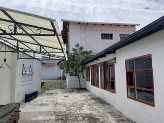 CASA CON LOCALES COMERCIALES EN VENTA SAN RAFAEL VALLE DE LOS CHILLOS QUITO ECUADOR