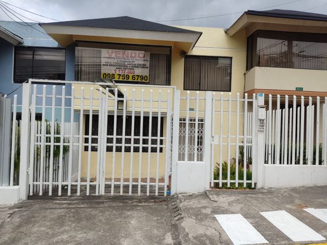 SE VENDE CASA SECTOR COLEGIO EINSTEIN PONCEANO CARCELEN