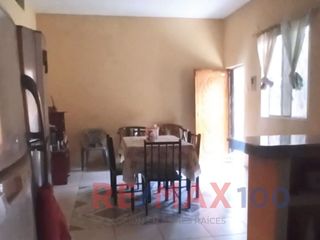 Foto 2 de Casa en venta con 3 departamentos Pasaje