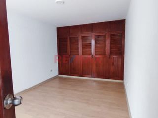 Foto 5 de Alquiler De Amplio Departamento En La Molina + 2 Cocheras