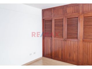 Foto 15 de Alquiler De Amplio Departamento En La Molina + 2 Cocheras