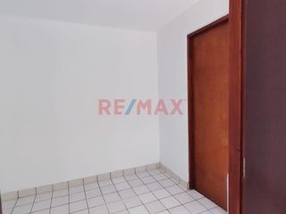 Foto 14 de Alquiler De Amplio Departamento En La Molina + 2 Cocheras