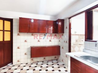 Foto 16 de Alquiler De Amplio Departamento En La Molina + 2 Cocheras