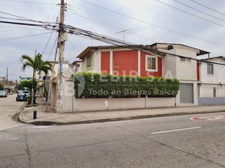 Venta de Casa esquinera sector Sauces 2, Norte de Guayaquil cerca al Terminal terrestre de Guayaquil